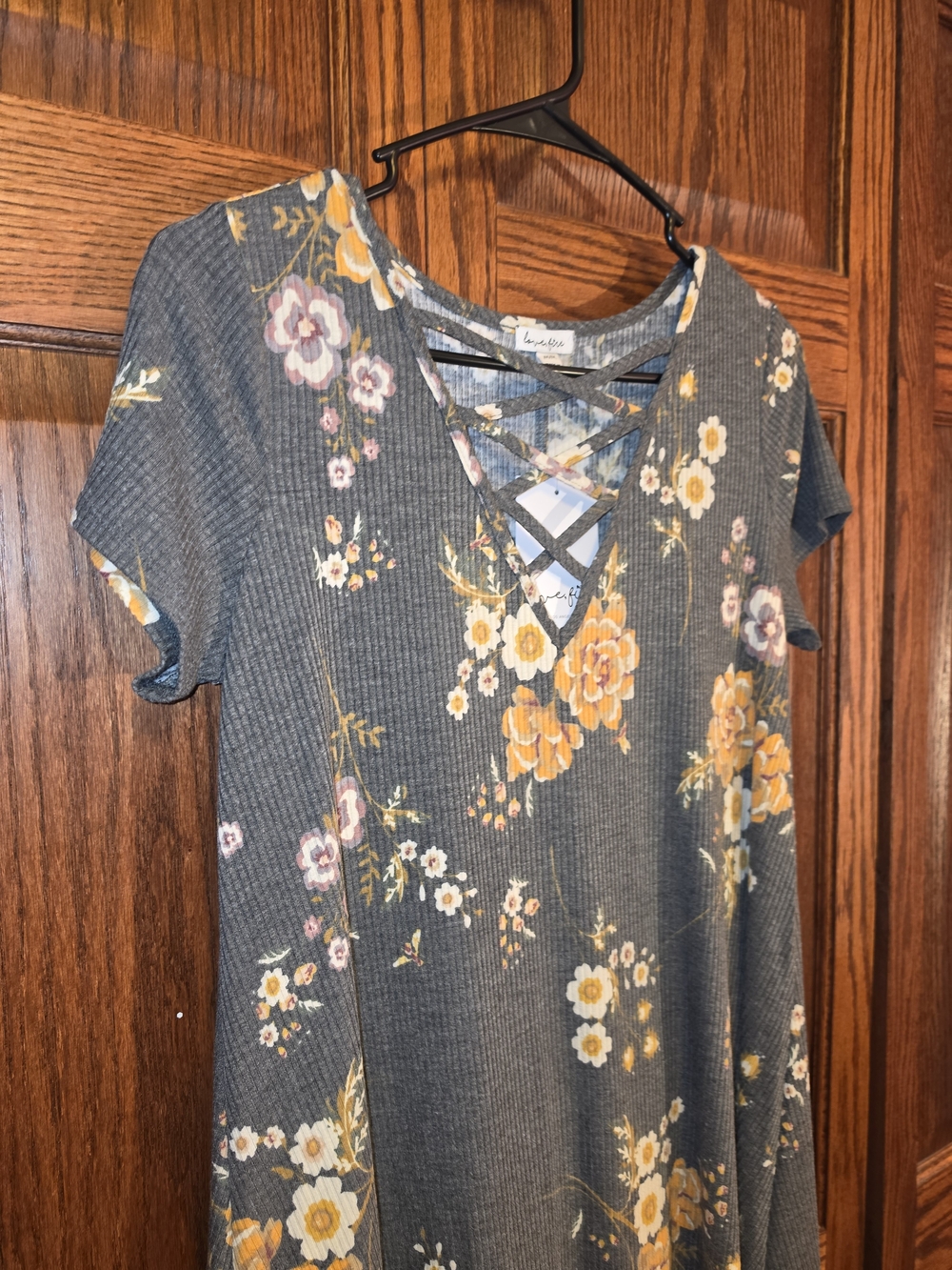love, Fire Gray Floral Crisscross Short Sleeve Tee